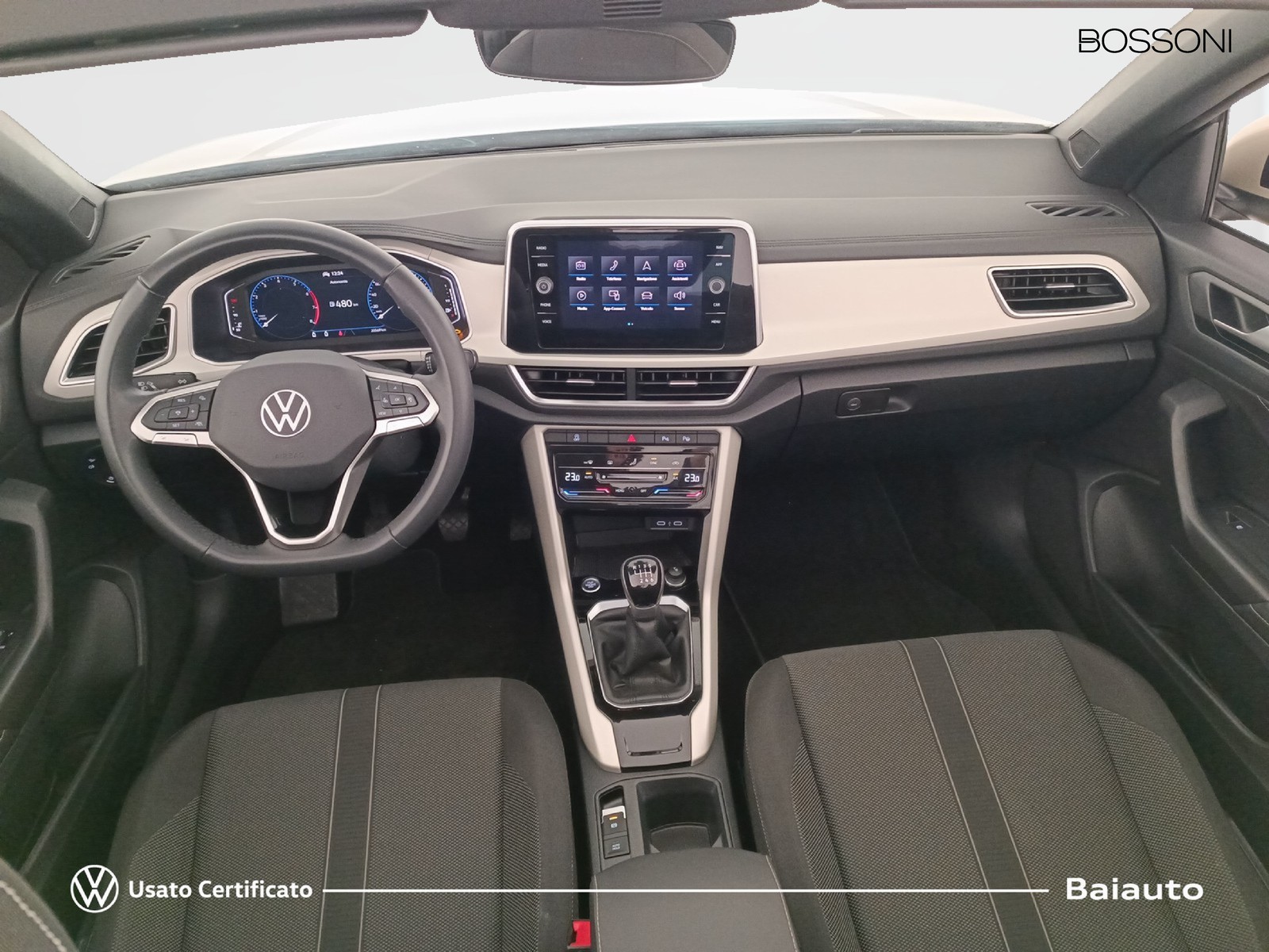 6 - Volkswagen T-Roc cabriolet 1.0 tsi 110cv style