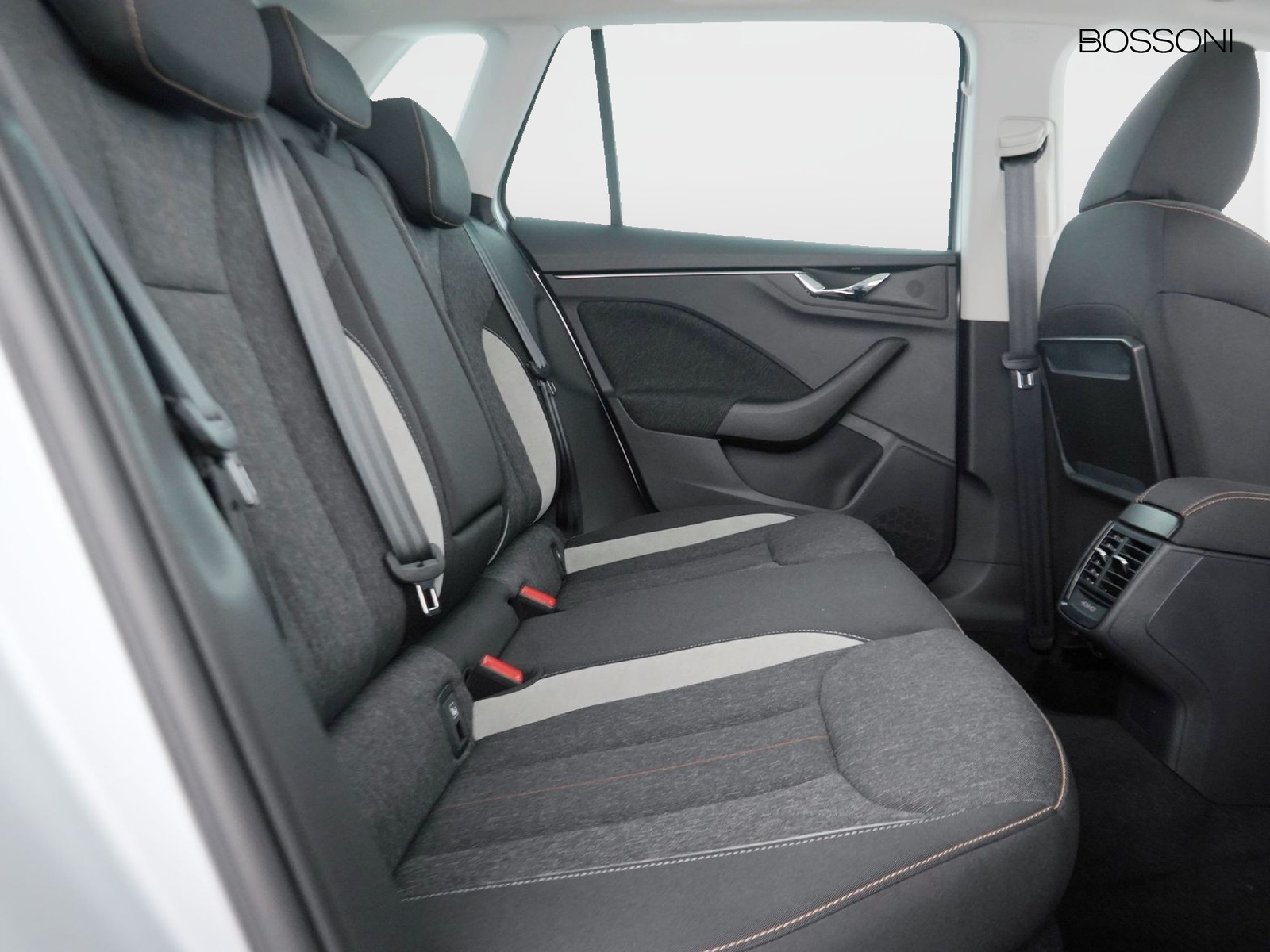 9 - Skoda Kamiq 1.5 tsi act 150cv dark shade dsg