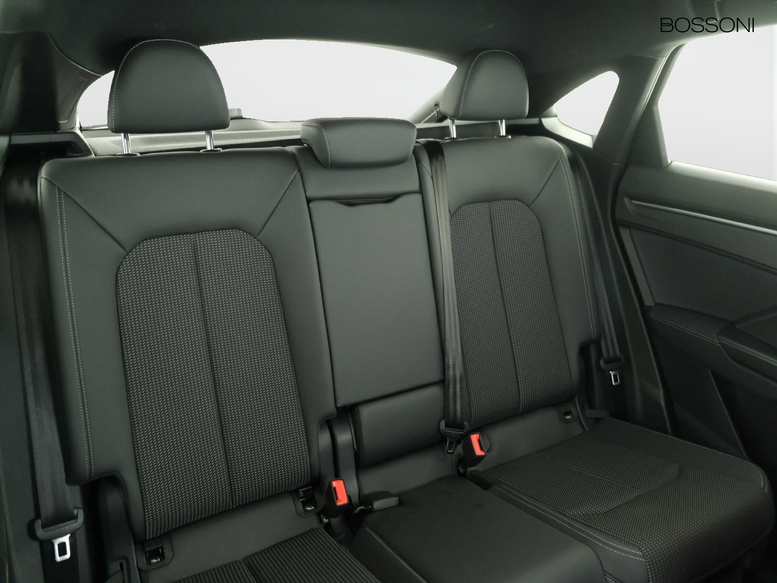 36 - Audi Q3 sportback 35 2.0 tdi s line edition s tronic