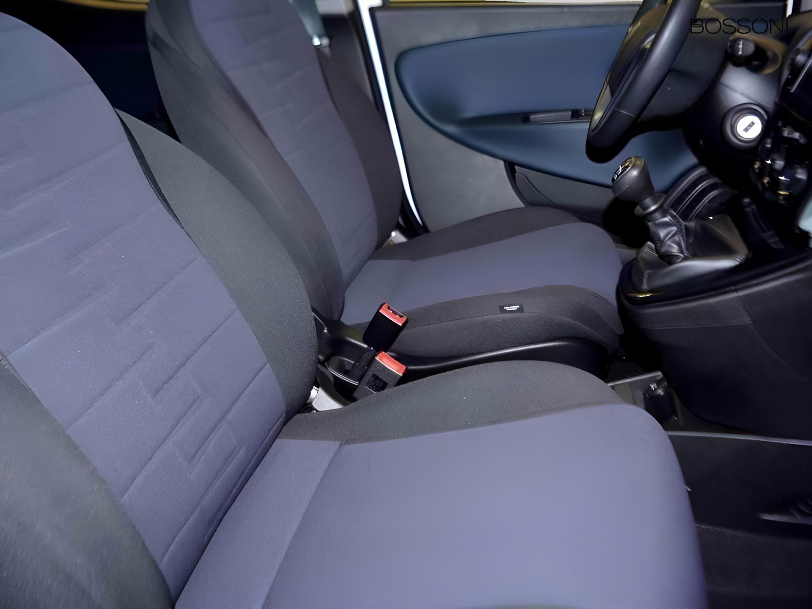 5 - Lancia Ypsilon 1.0 firefly hybrid 70cv platino s&s