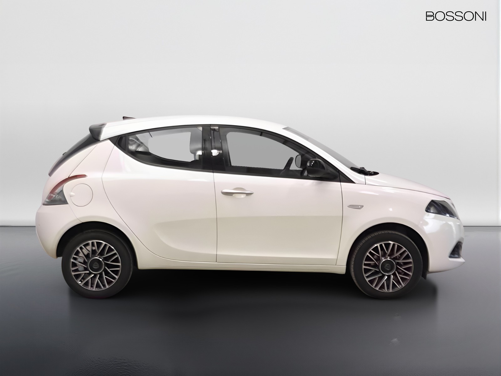 24 - Lancia Ypsilon 1.0 firefly hybrid 70cv platino s&s