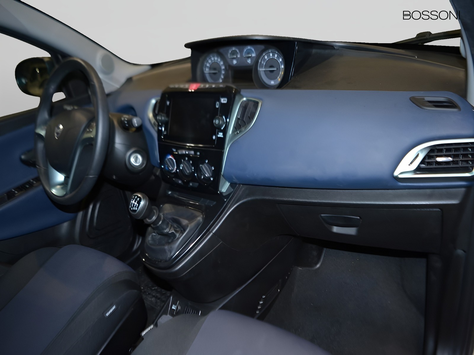 8 - Lancia Ypsilon 1.0 firefly hybrid 70cv platino s&s
