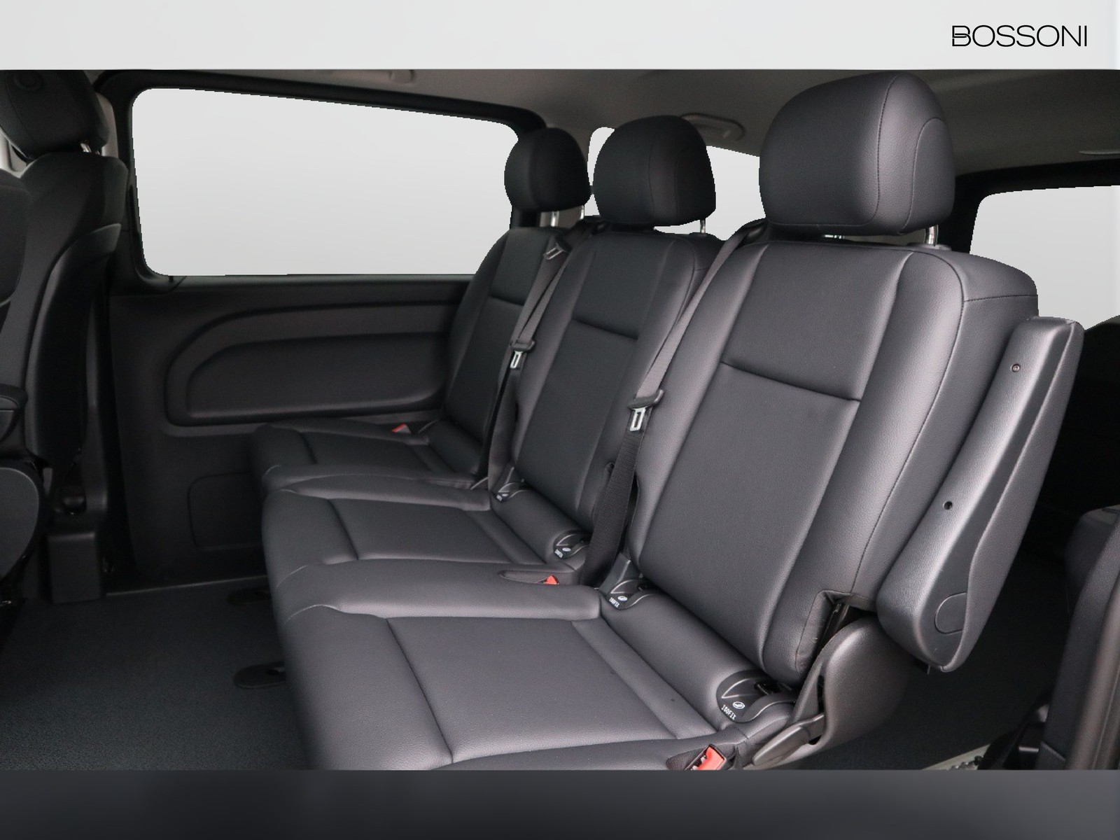 8 - Mercedes Vans Vito mixto 114 cdi long select 4x4 9g-tronic