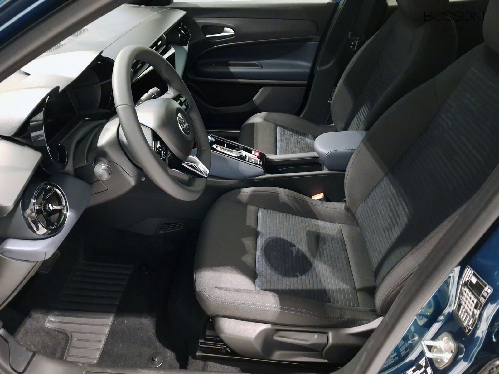 11 - Alfa Romeo Junior 1.2 hybrid 145cv ibrida edct6