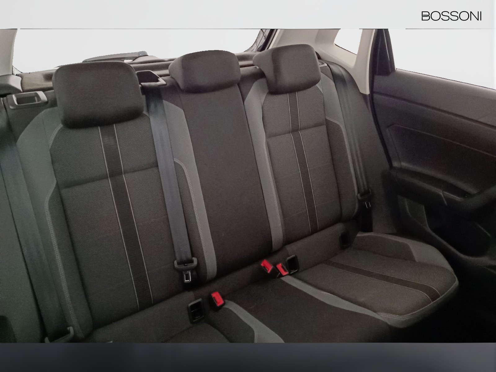 32 - Volkswagen Polo 1.0 tsi 110cv style dsg