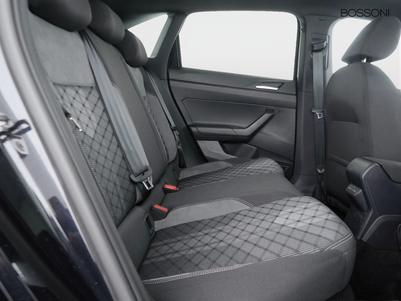 9 - Volkswagen Taigo 1.0 tsi 115cv r-line