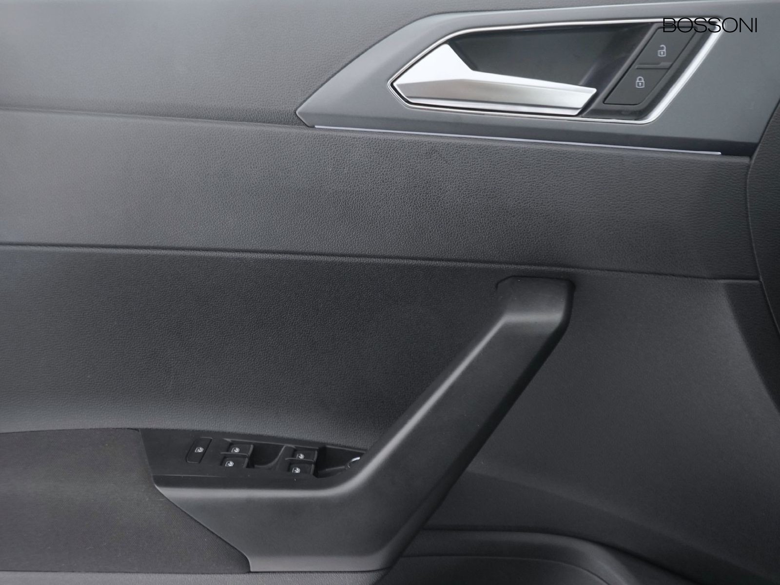 17 - Volkswagen Taigo 1.0 tsi 115cv r-line