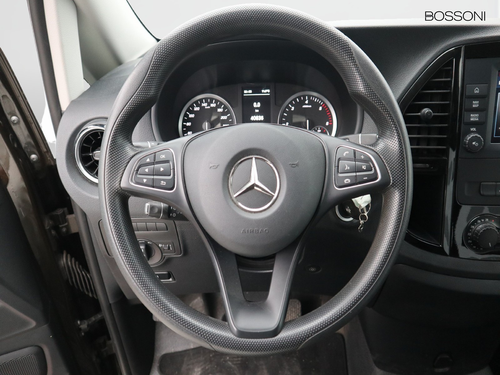 12 - Mercedes Vans Vito 119 cdi extralong mixto auto my20