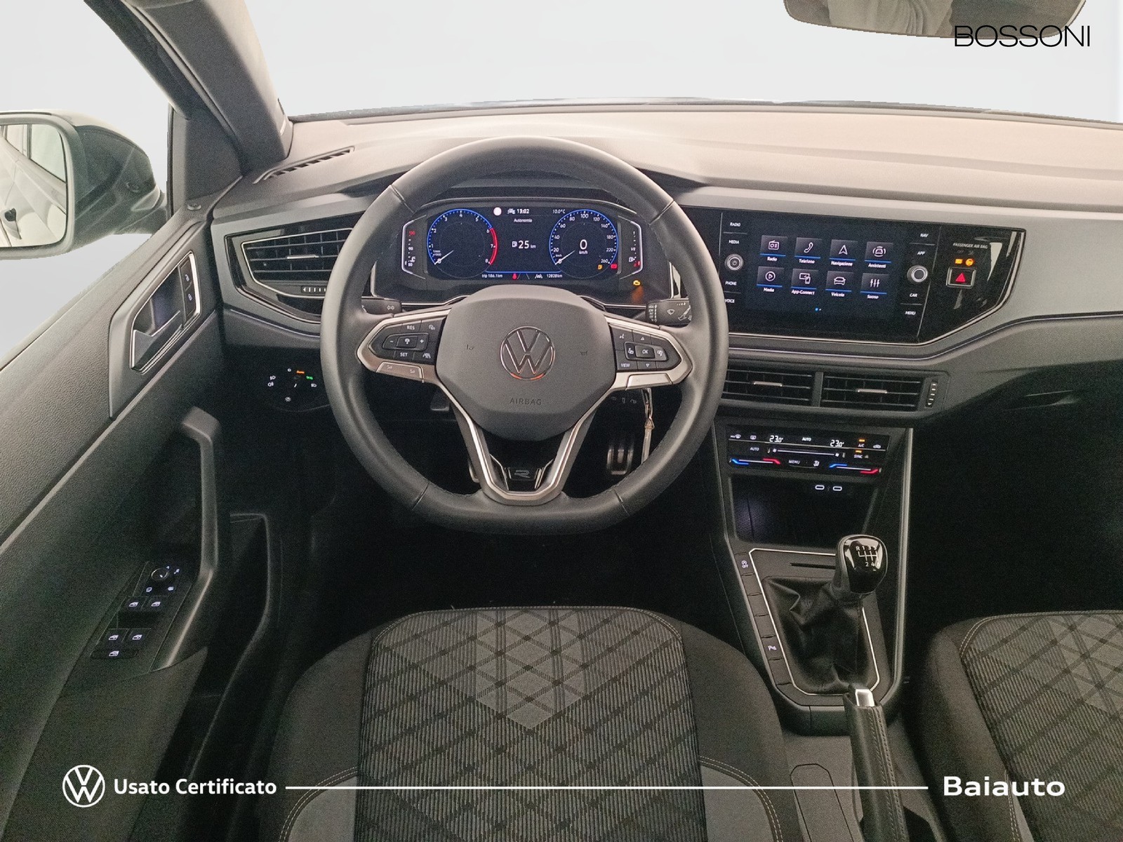 8 - Volkswagen Taigo 1.0 tsi 115cv r-line