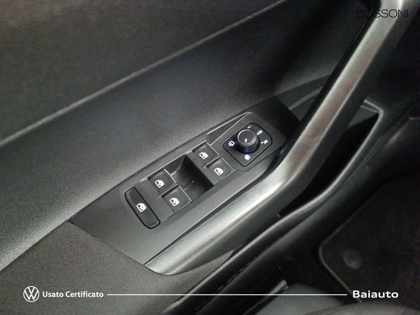 17 - Volkswagen Taigo 1.0 tsi 115cv r-line