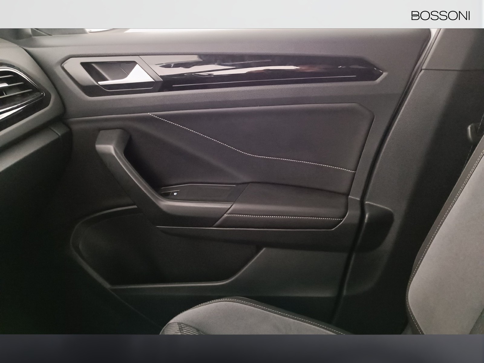 29 - Volkswagen T-Roc 2.0 tdi scr 150cv r line dsg