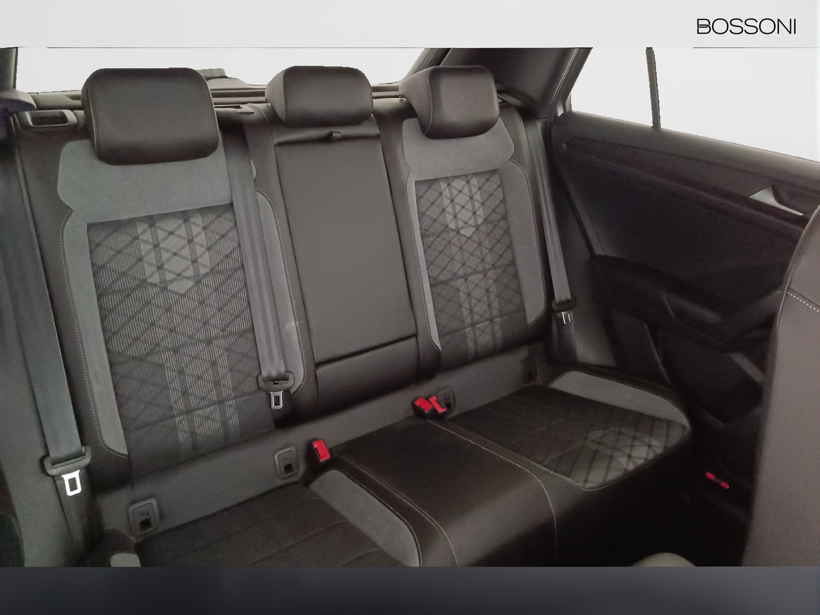 32 - Volkswagen T-Roc 2.0 tdi scr 150cv r line dsg