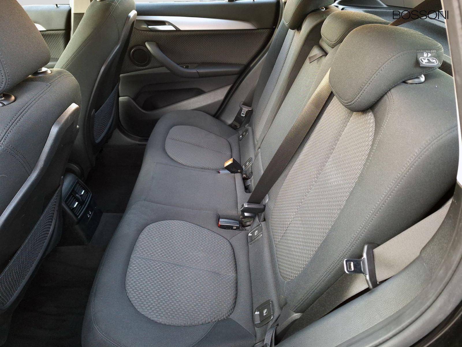 12 - BMW X1 18d sdrive business advantage steptronic