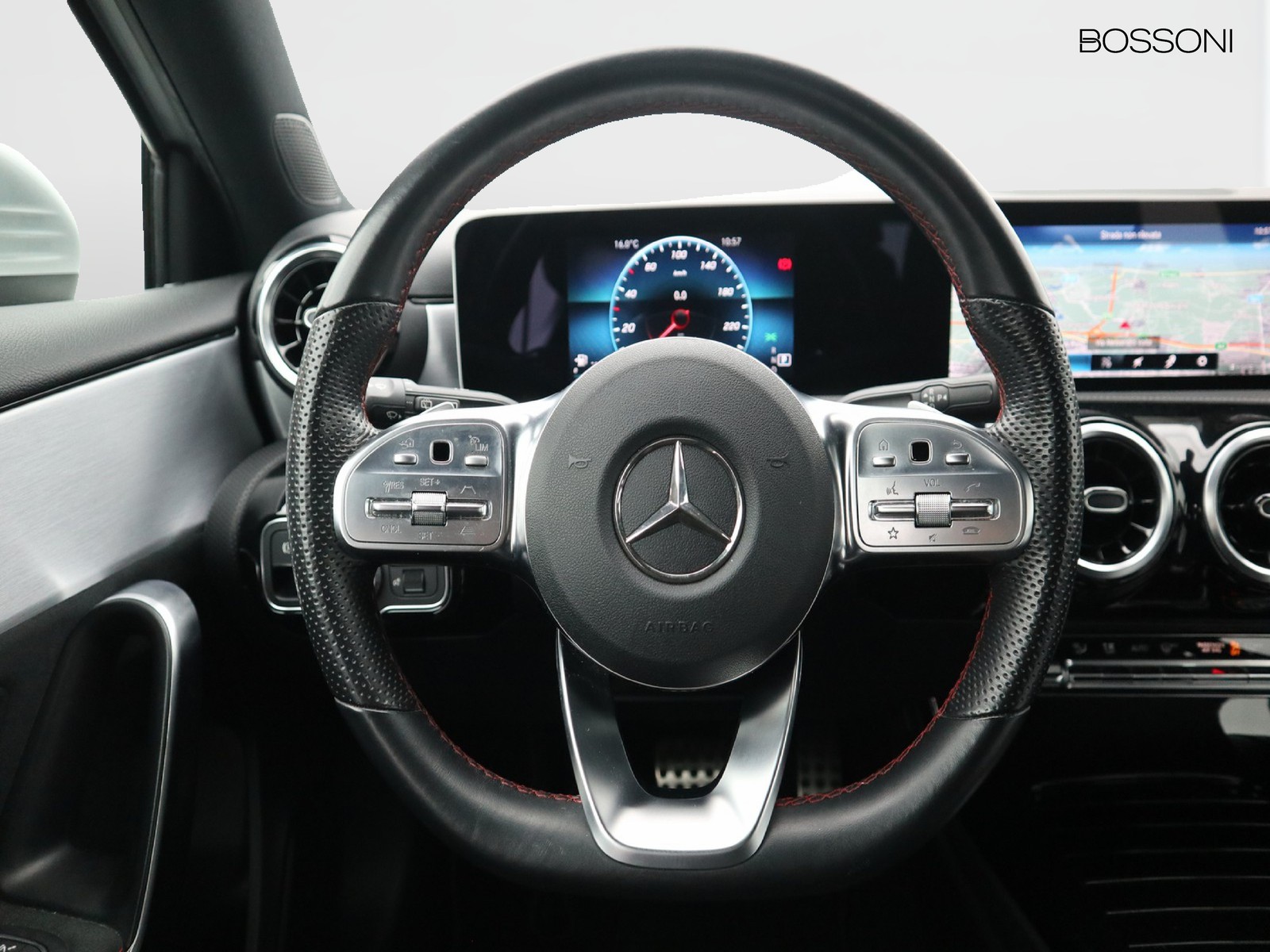 16 - Mercedes Classe A 200 premium 7g-dct