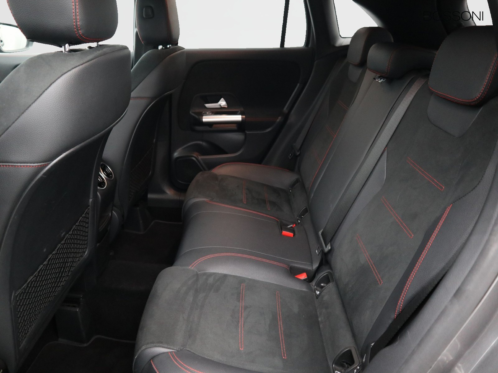 8 - Mercedes GLA 200 d premium 8g-dct