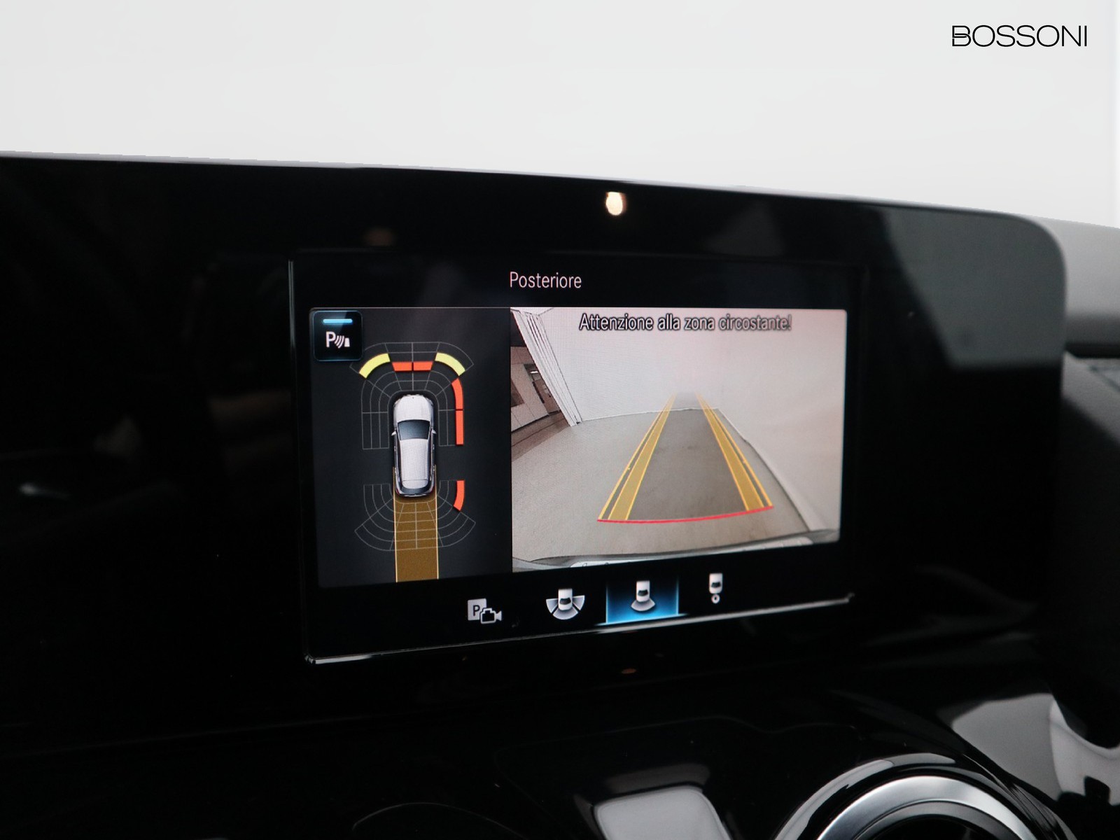 11 - Mercedes GLA 200 d premium 8g-dct