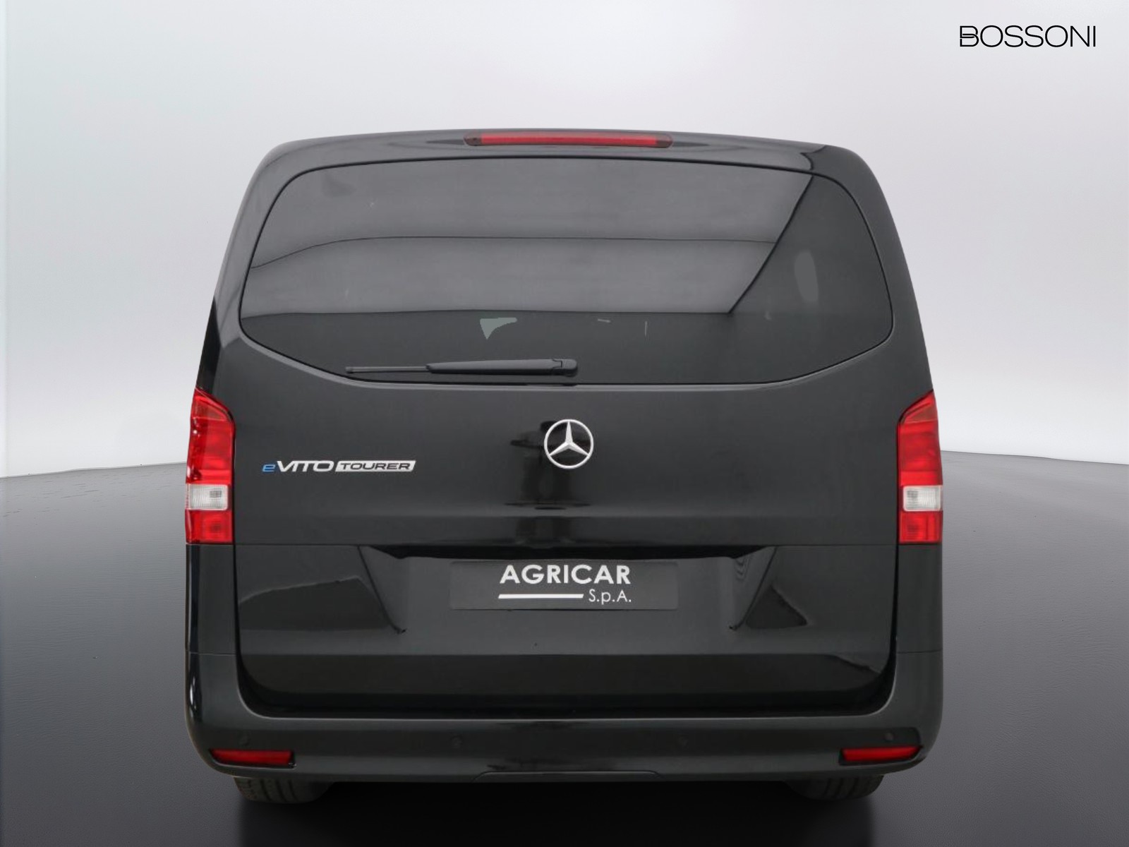 6 - Mercedes Vans Vito etourer 129 long 90kwh