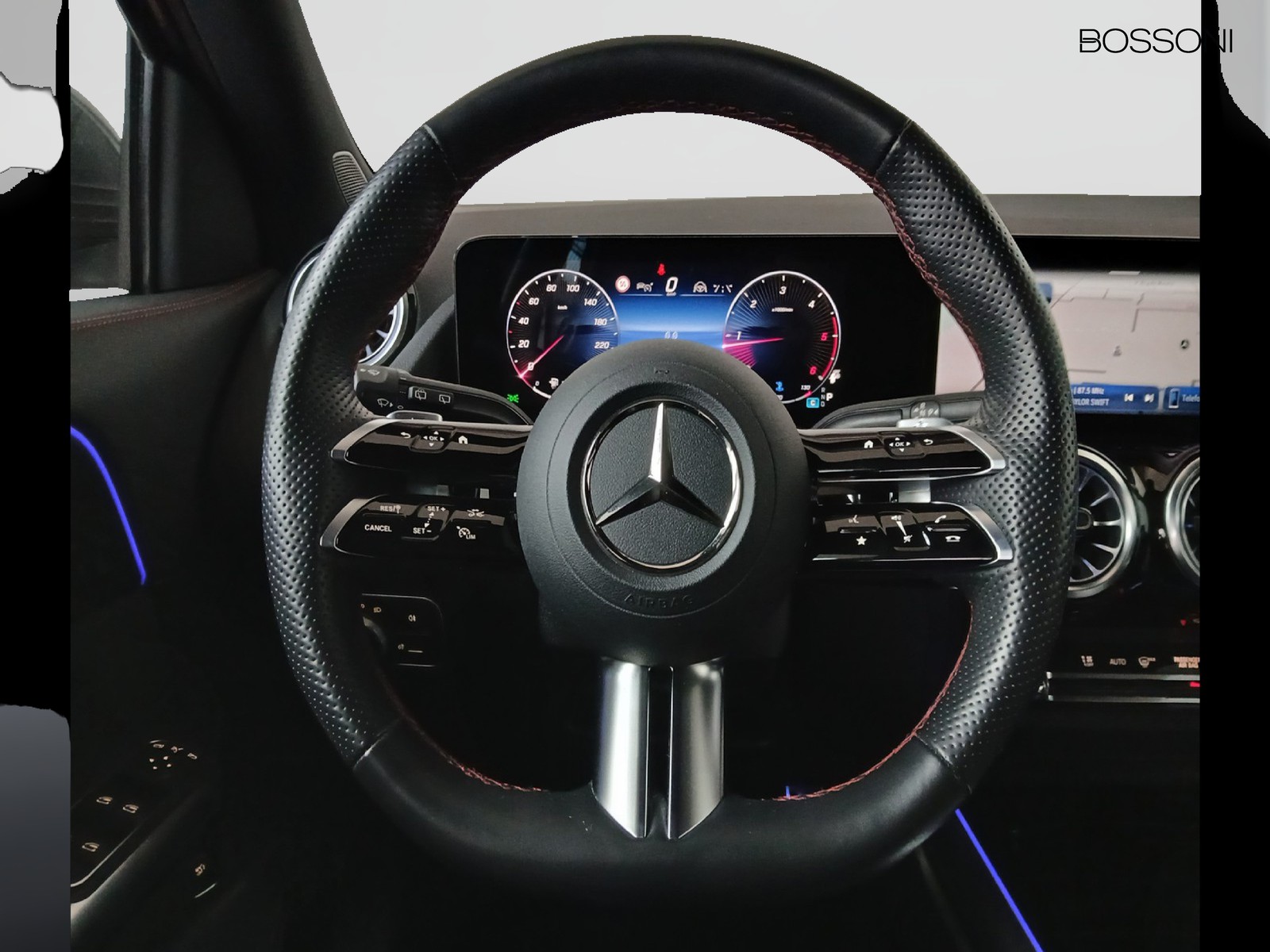 18 - Mercedes GLA 200 d amg line advanced plus 8g-dct