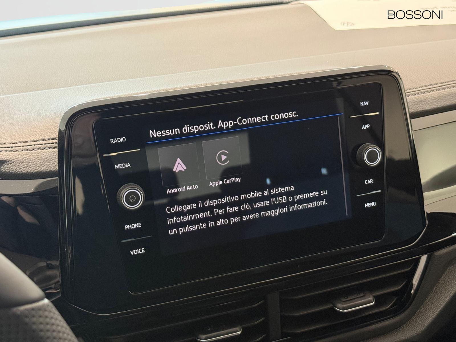 9 - Volkswagen T-Roc 1.0 tsi 115cv r-line plus