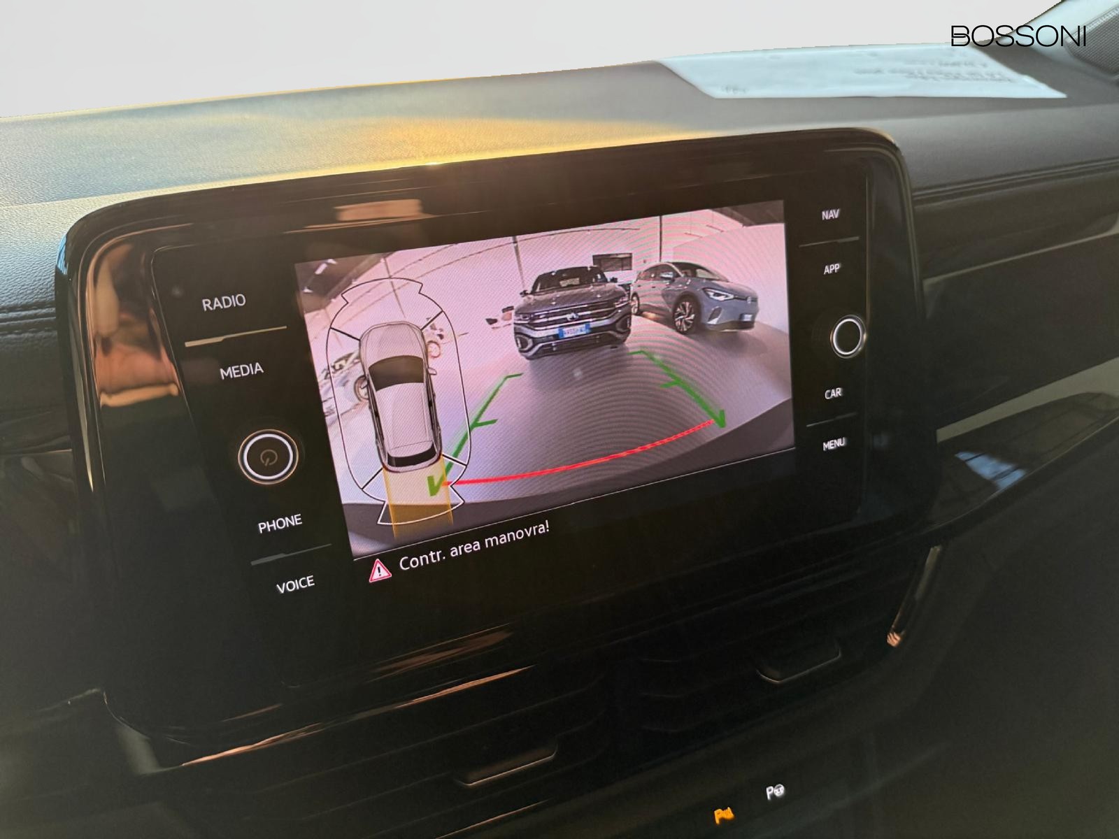 17 - Volkswagen T-Roc 1.0 tsi 115cv r-line plus