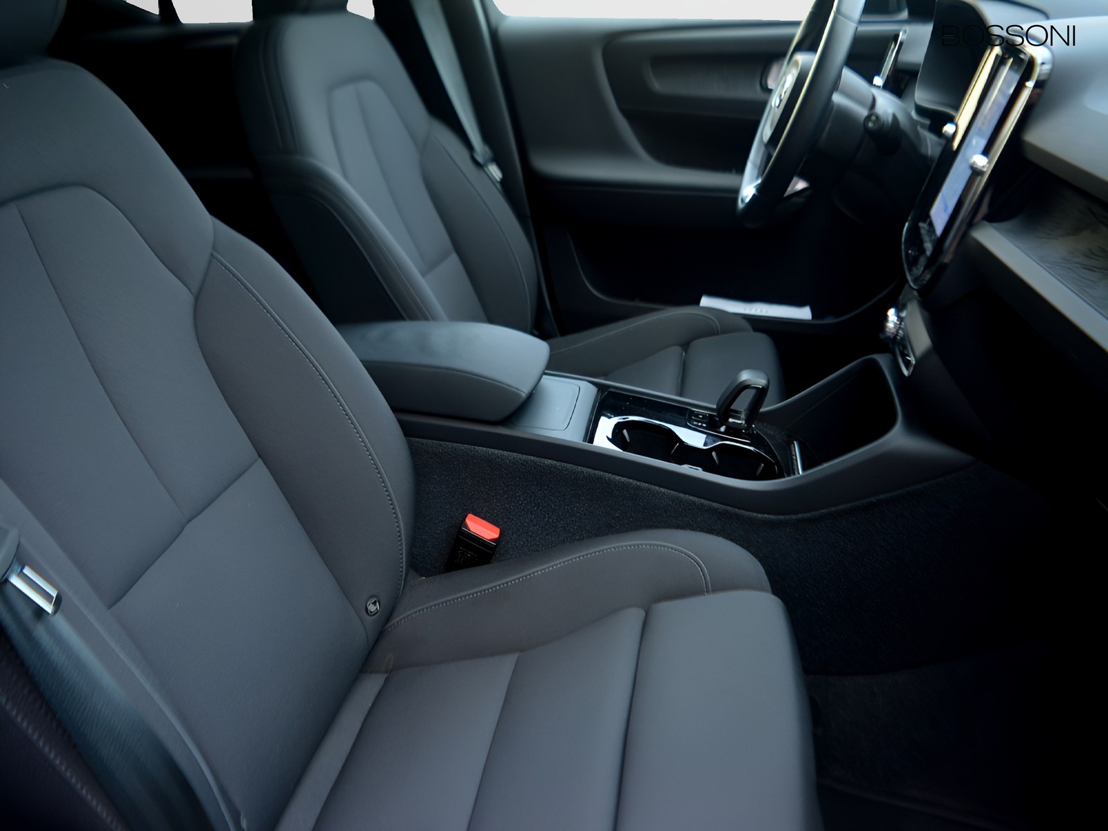 5 - Volvo XC40 single motor plus rwd edt