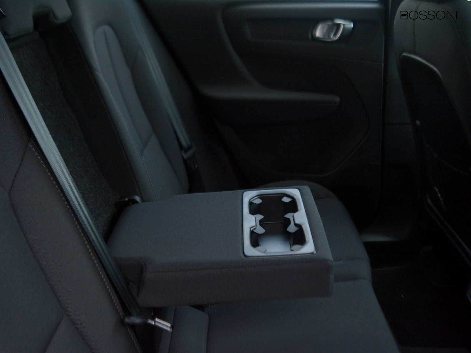 6 - Volvo XC40 single motor plus rwd edt