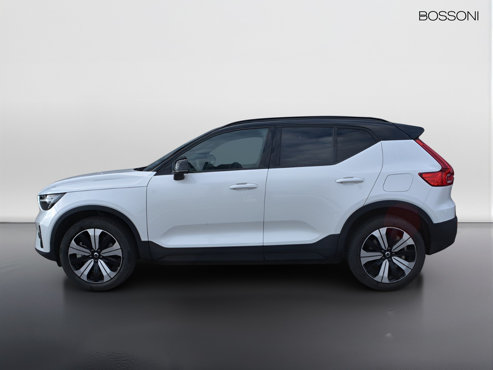 27 - Volvo XC40 single motor plus rwd edt