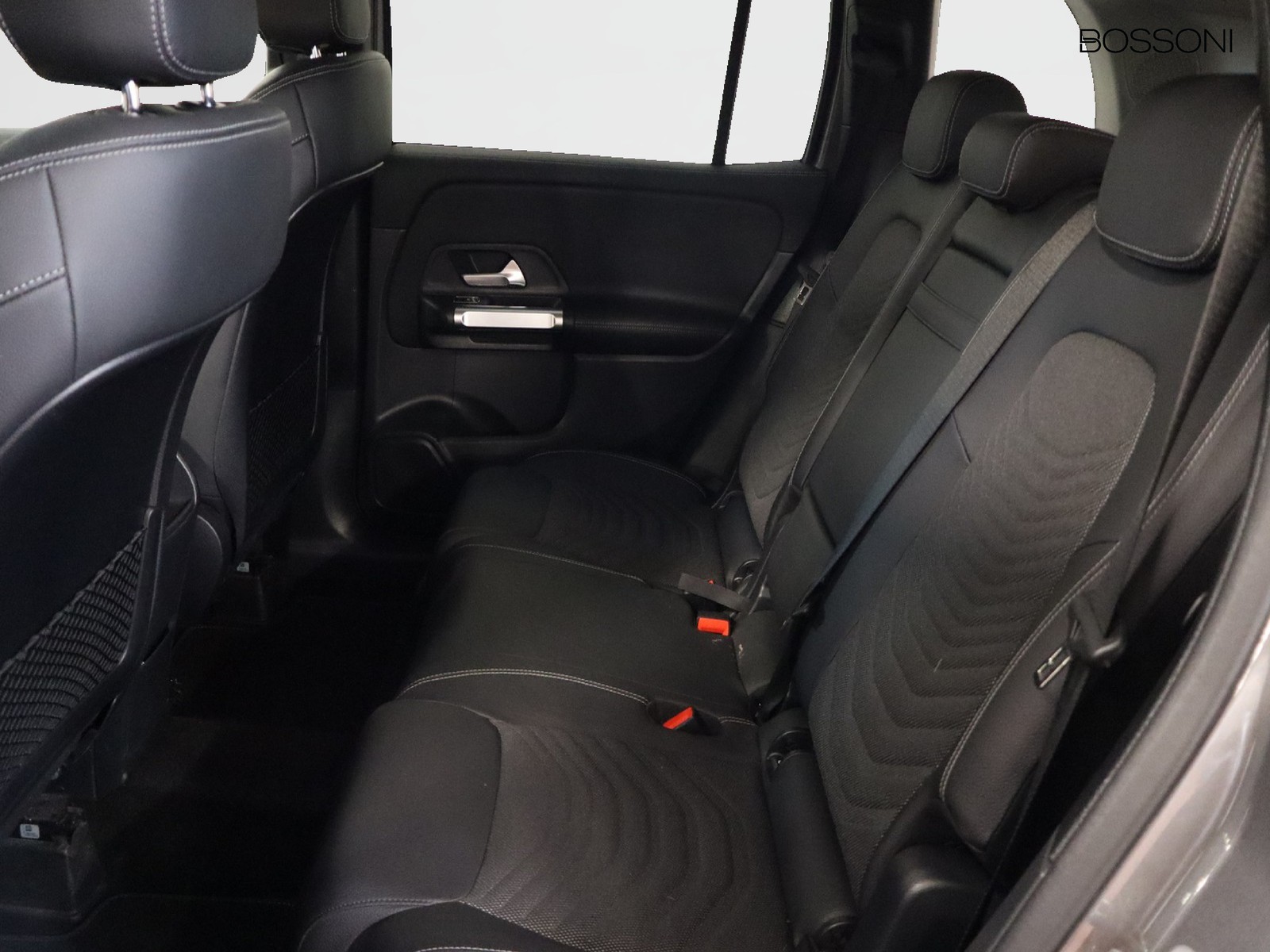 8 - Mercedes GLB 200 d progressive advanced plus 4matic 8g-dct