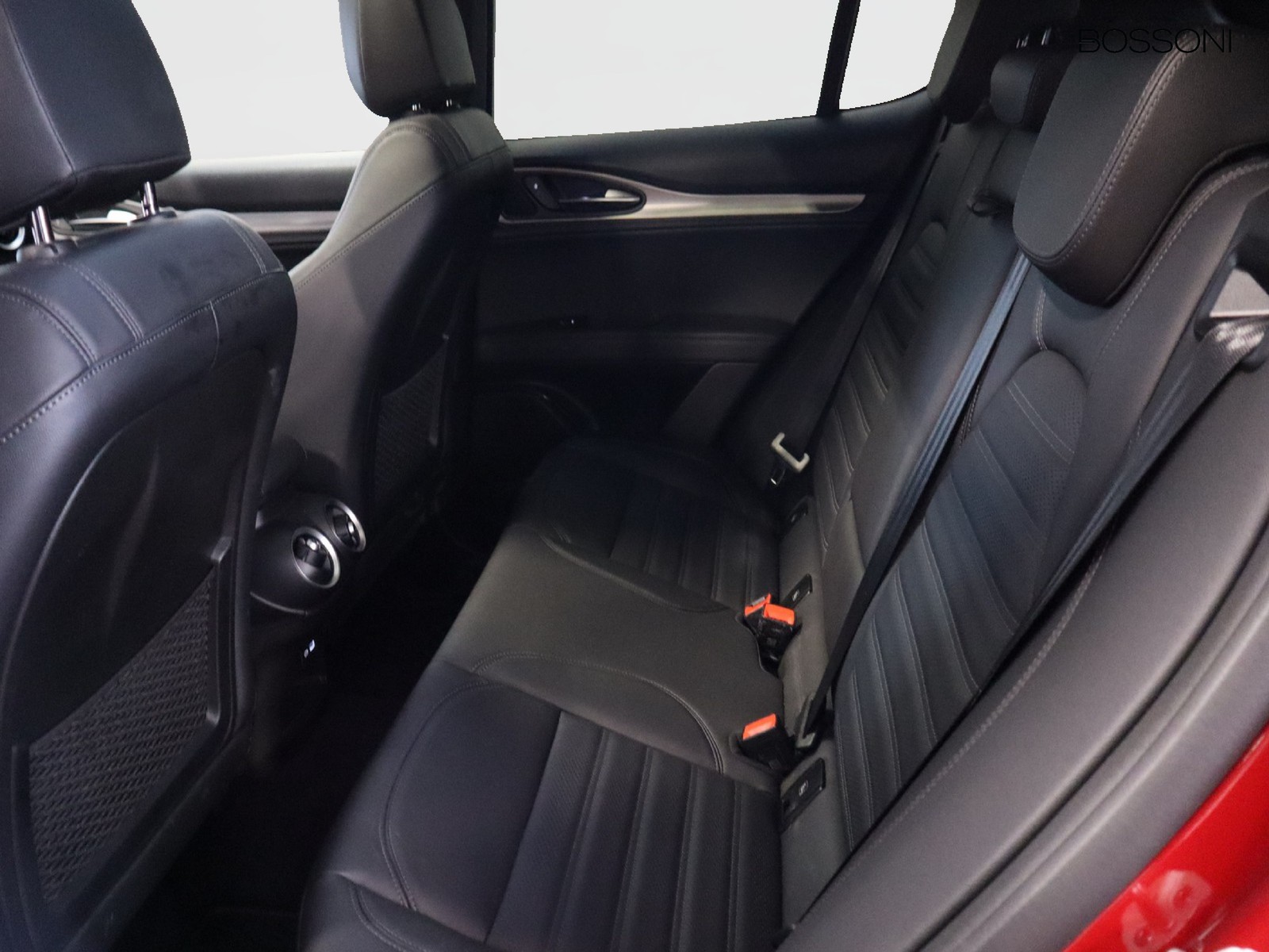 8 - Alfa Romeo Stelvio 2.2 turbo 210cv veloce q4 at8