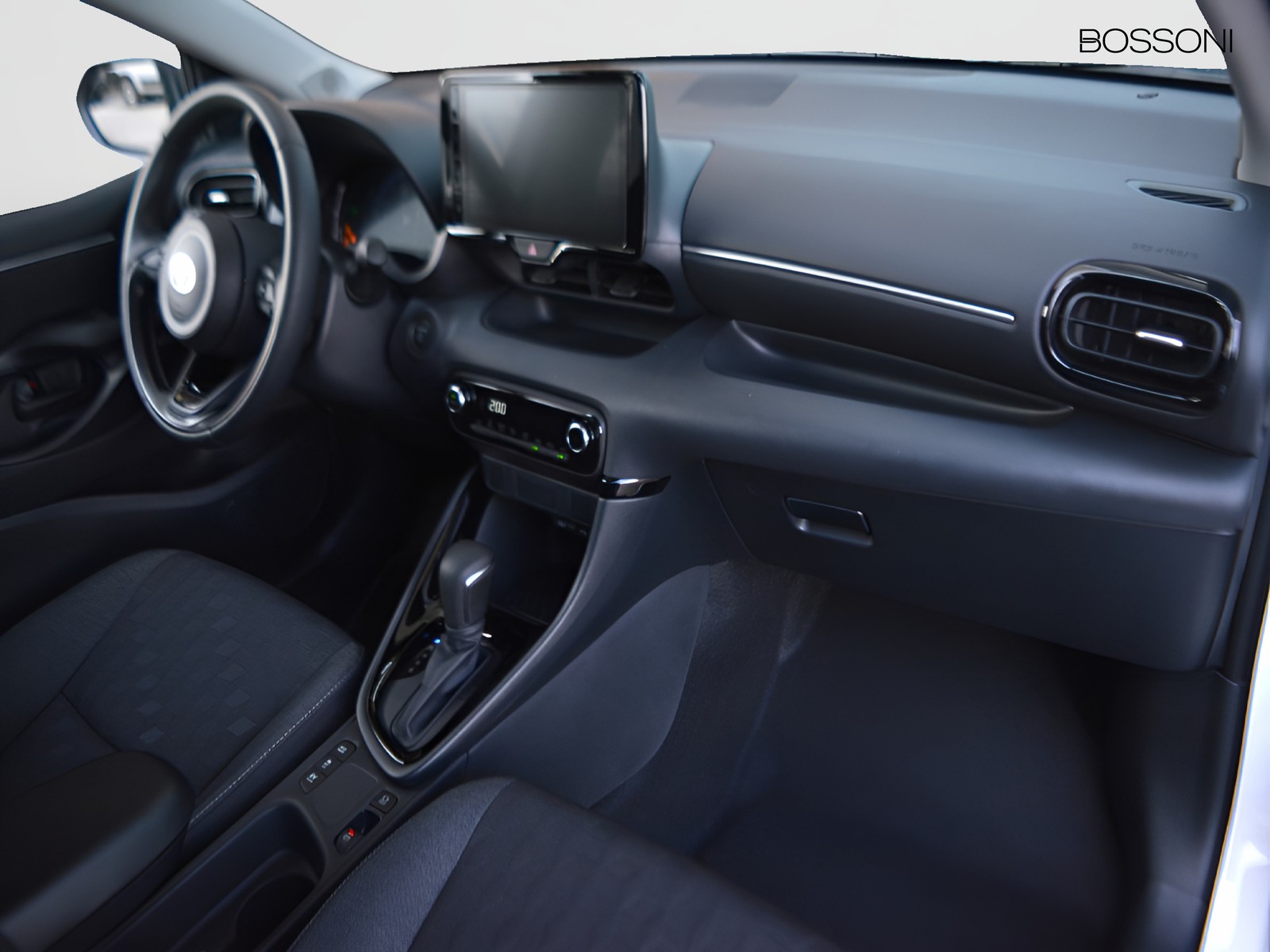 8 - Toyota Yaris 1.5 hybrid 115 trend e-cvt