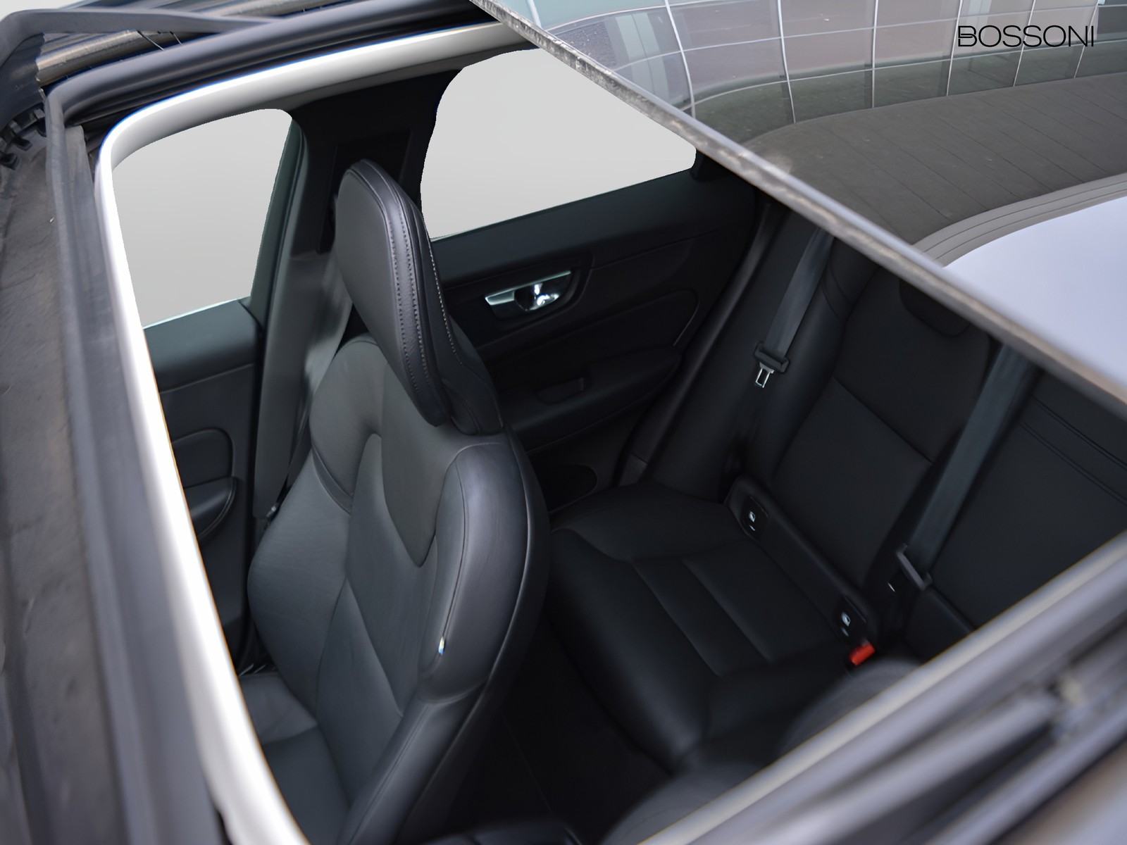 15 - Volvo XC60 2.0 b4 momentum pro automatico