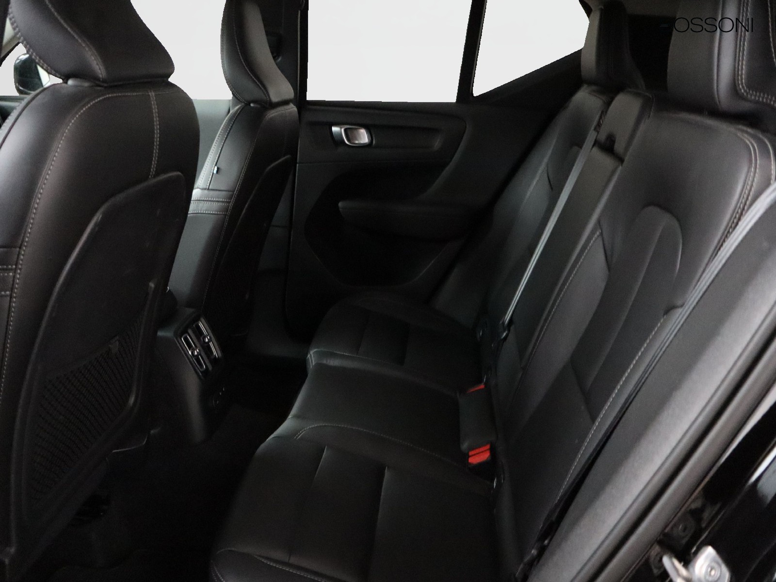 8 - Volvo XC40 1.5 t4 recharge plug-in-hybrid inscription geartronic my21