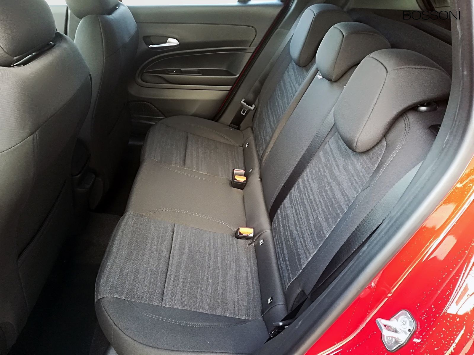 12 - Jeep Avenger 1.2 turbo 100cv longitude fwd