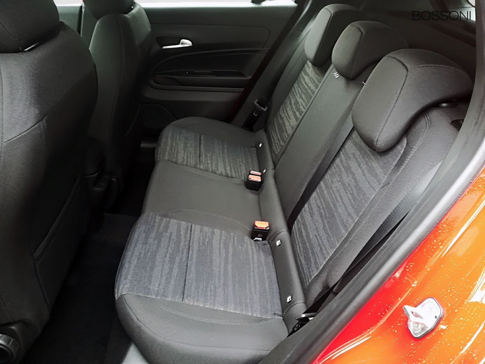 12 - Jeep Avenger 1.2 turbo 100cv longitude fwd