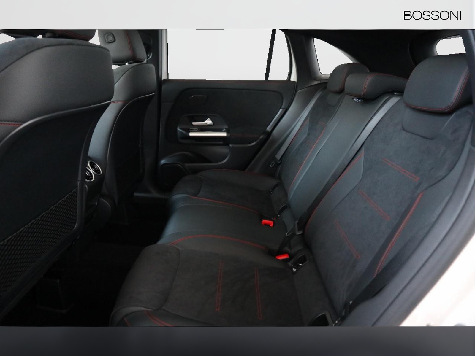 8 - Mercedes GLA 200 d amg line premium 4matic 8g-dct