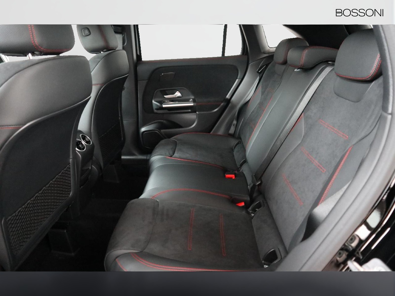 8 - Mercedes GLA 200 d amg line premium 4matic 8g-dct