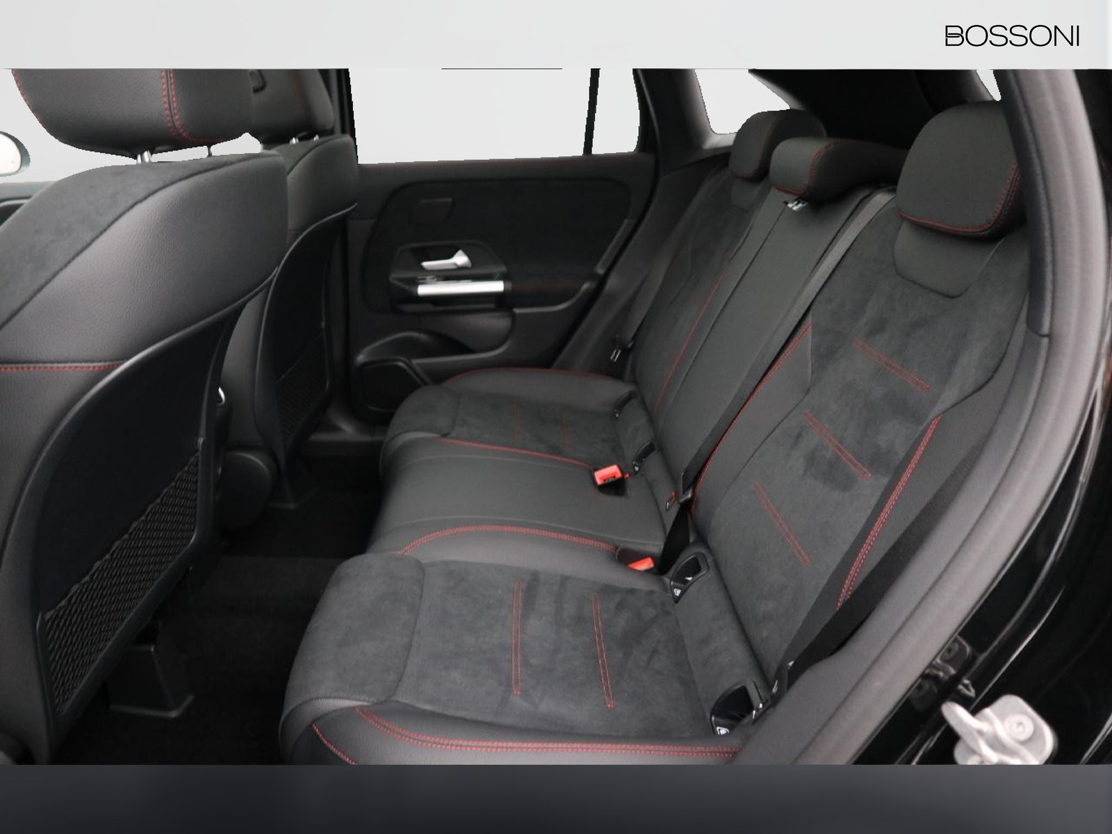 8 - Mercedes GLA 200 d amg line premium 8g-dct