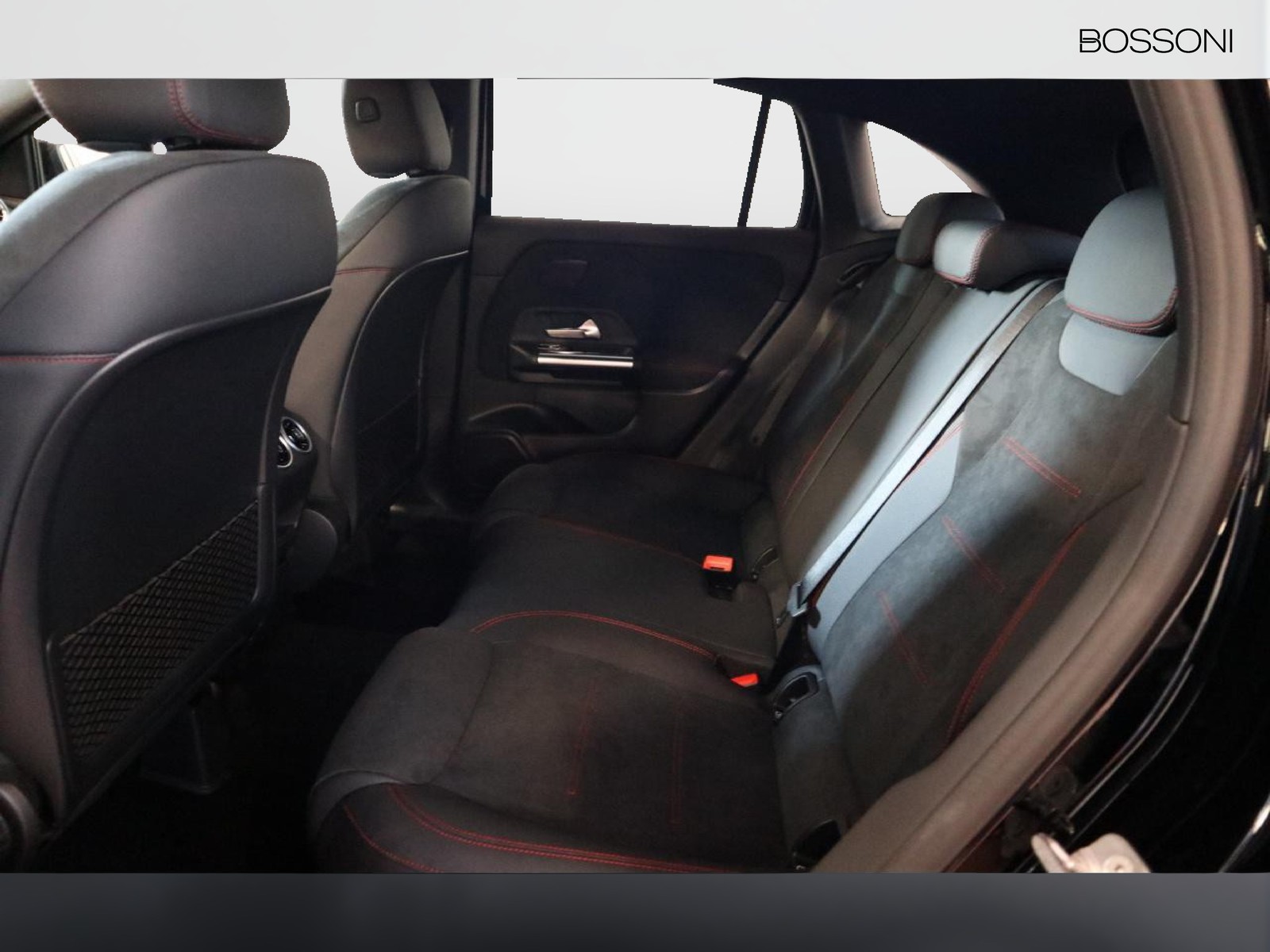 8 - Mercedes GLA 200 d amg line premium 4matic 8g-dct