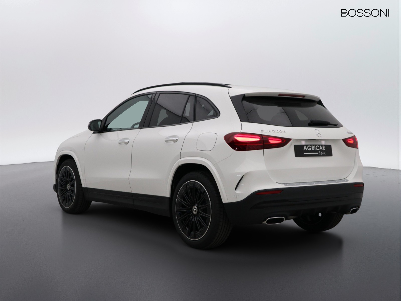 5 - Mercedes GLA 200 d amg line premium 4matic 8g-dct