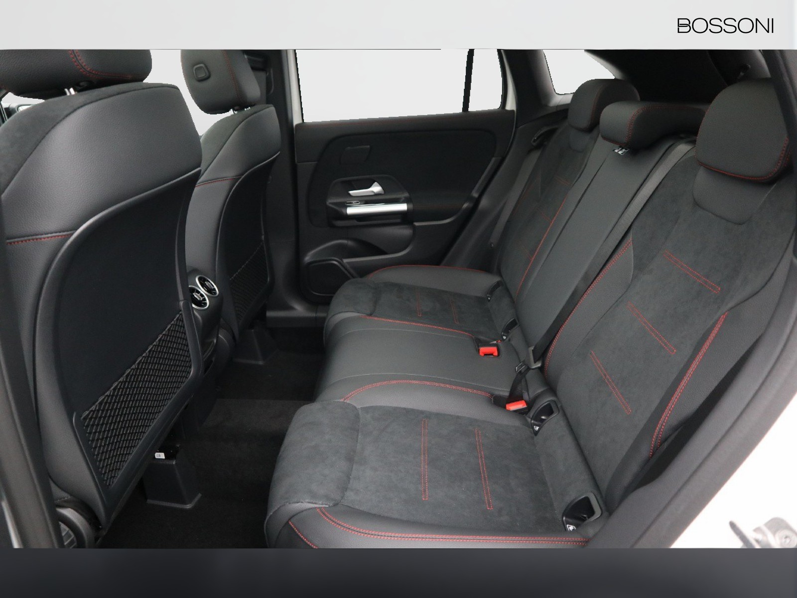 8 - Mercedes GLA 200 d amg line premium 4matic 8g-dct