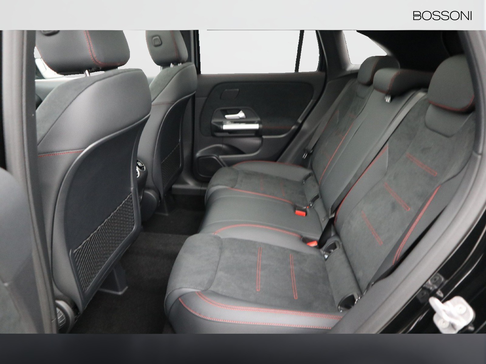 8 - Mercedes GLA 200 d amg line premium 8g-dct