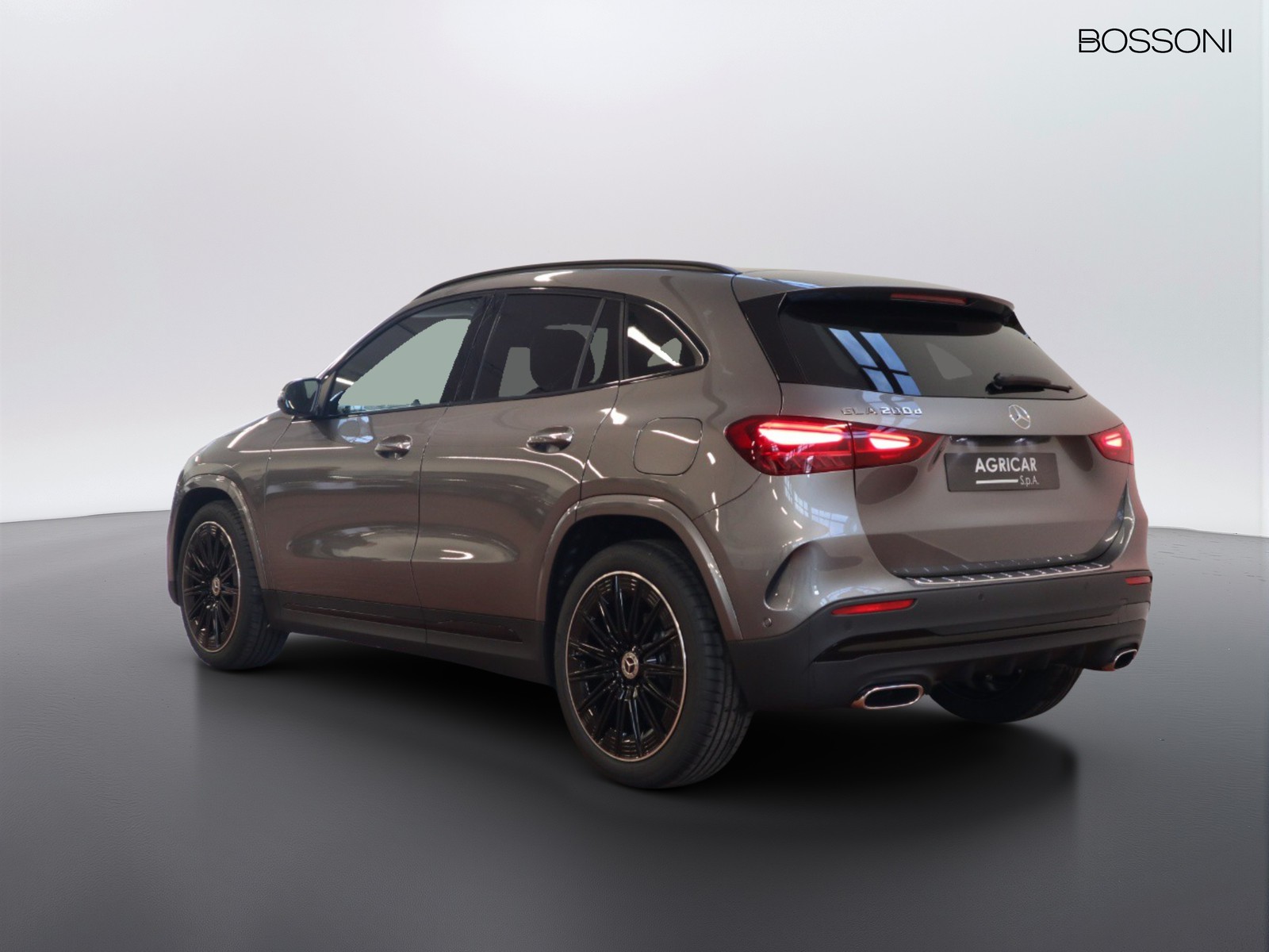 5 - Mercedes GLA 200 d amg line premium 8g-dct