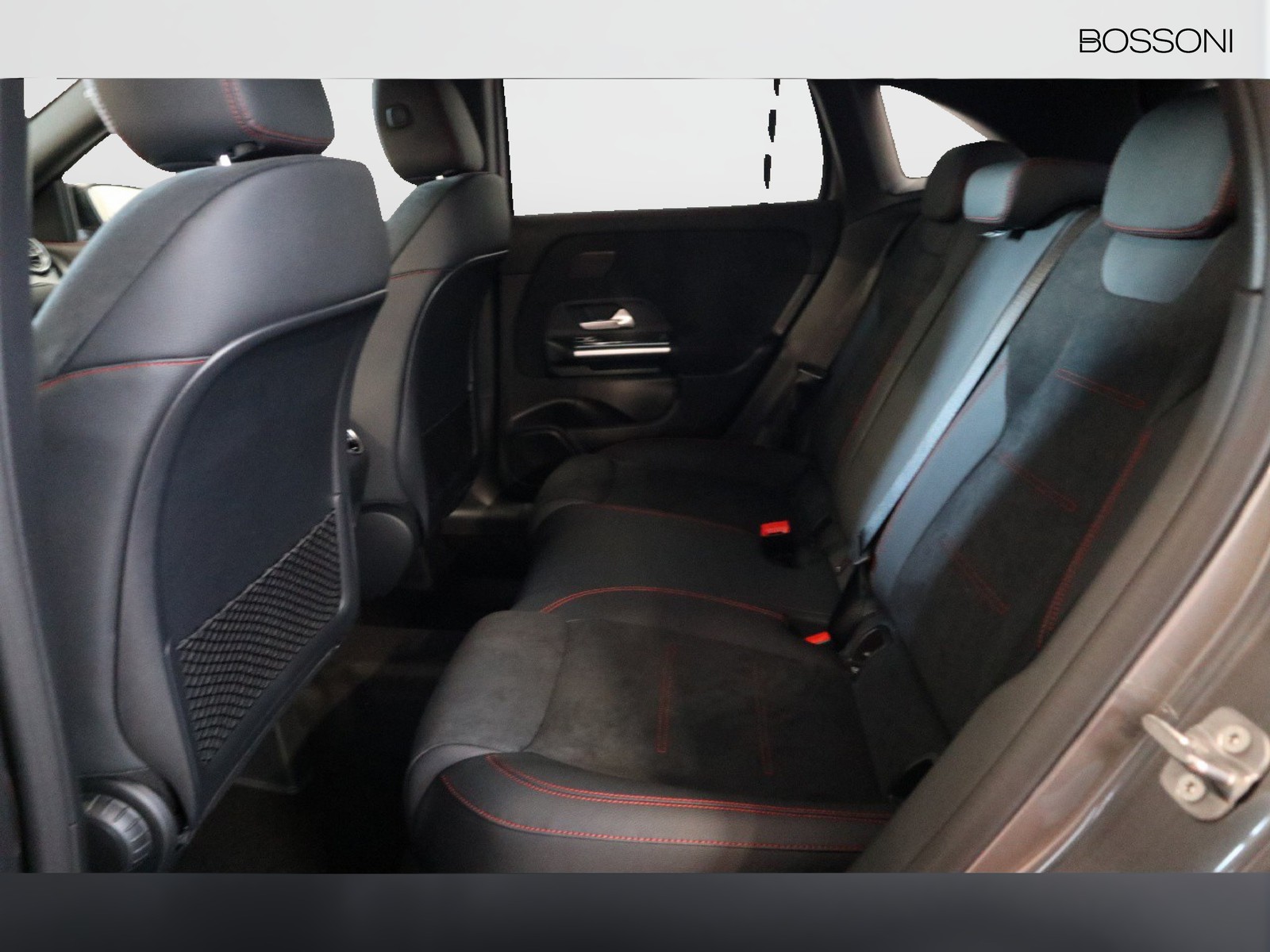 8 - Mercedes GLA 200 d amg line premium 8g-dct