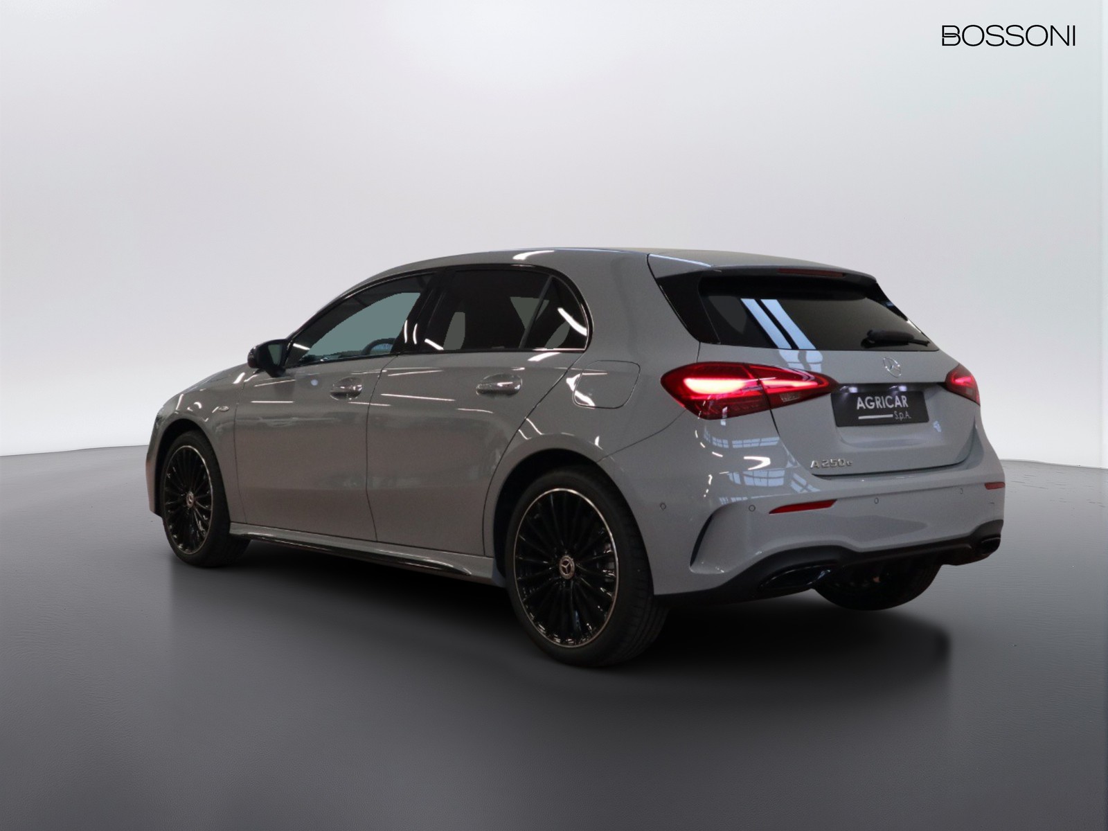 5 - Mercedes Classe A 250 e plug-in-hybrid alpine grey edition speedshift dct amg 8g