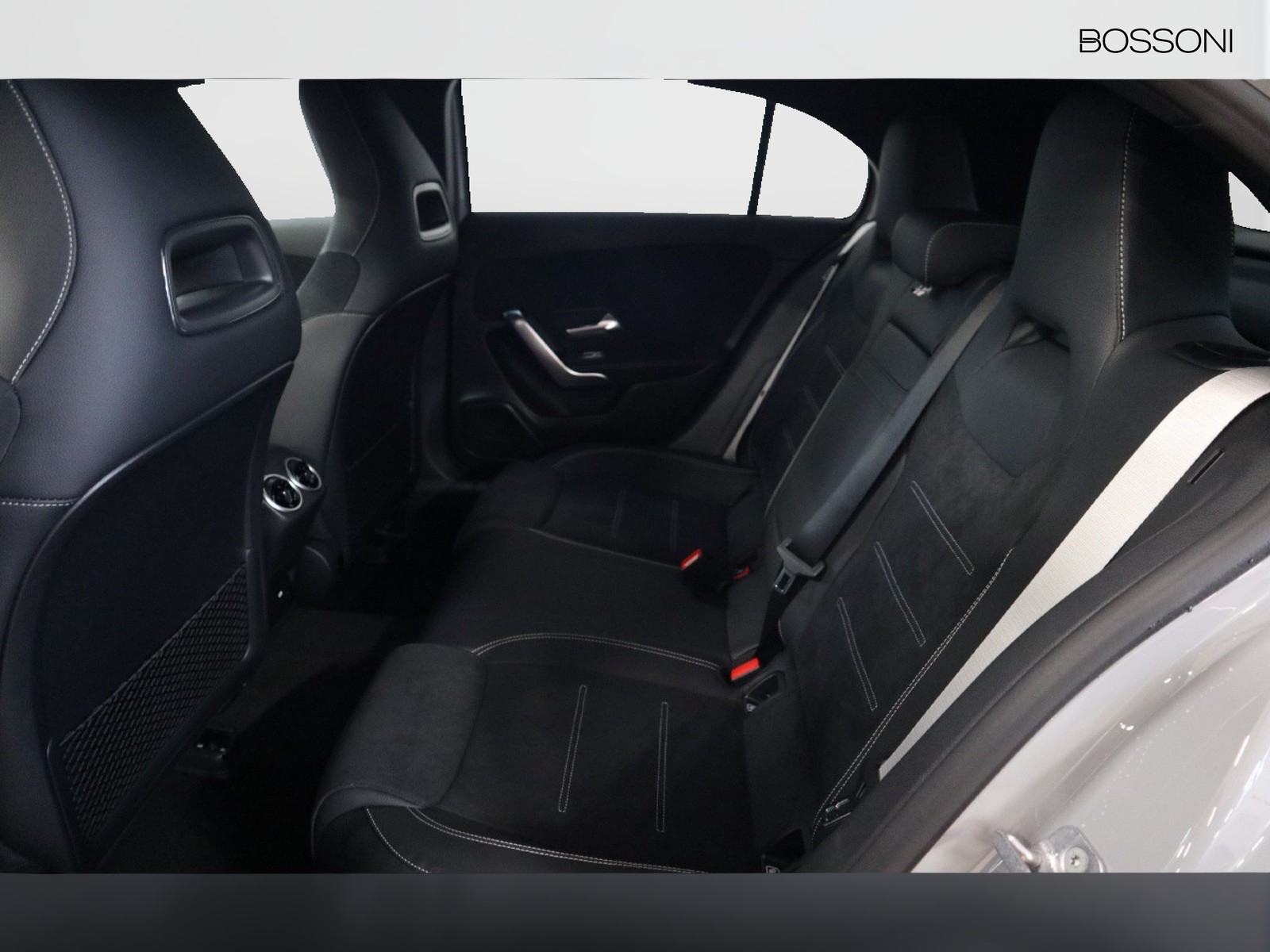 8 - Mercedes Classe A 250 e plug-in-hybrid alpine grey edition speedshift dct amg 8g