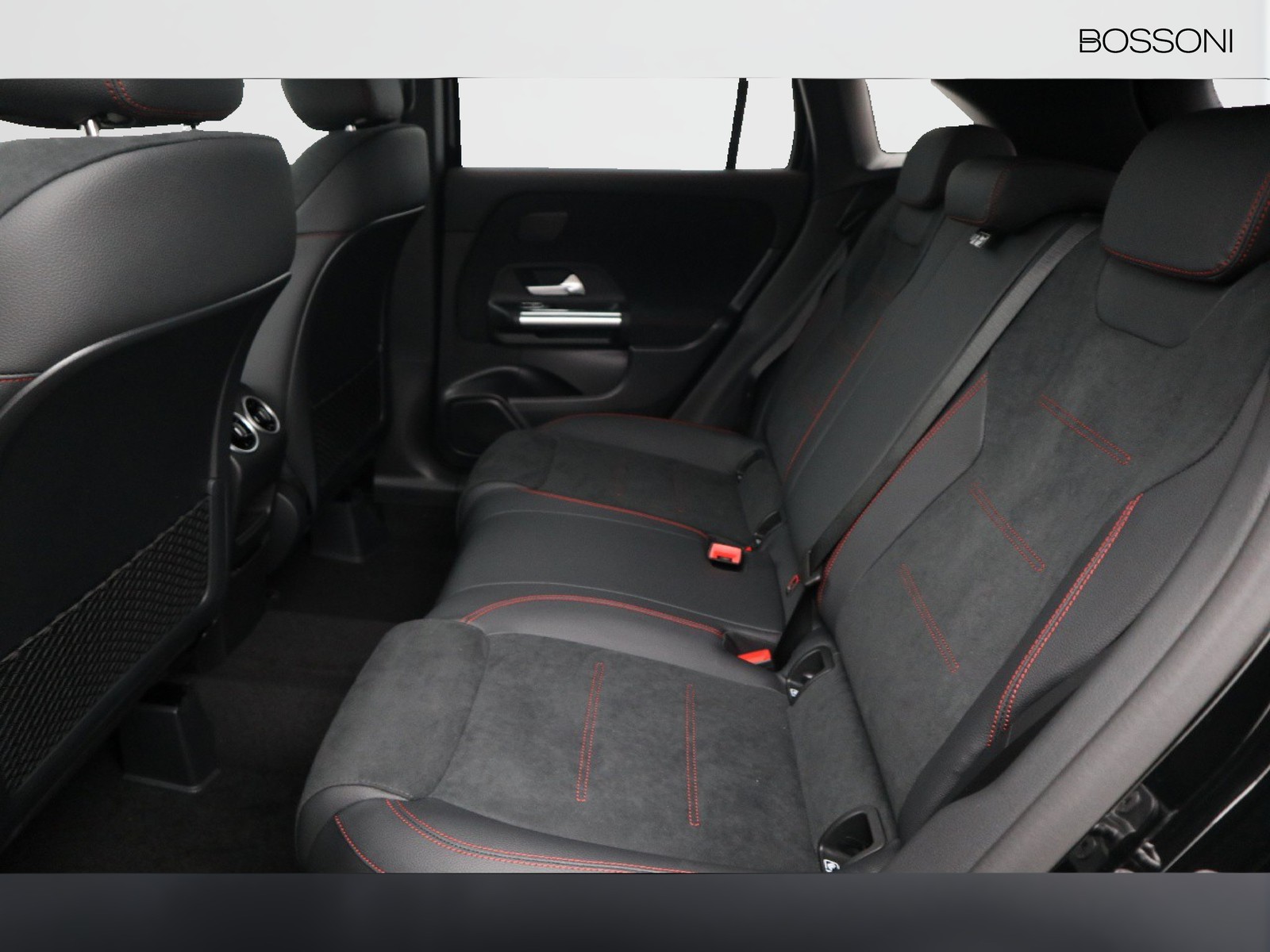 8 - Mercedes GLA 200 d amg line premium 8g-dct