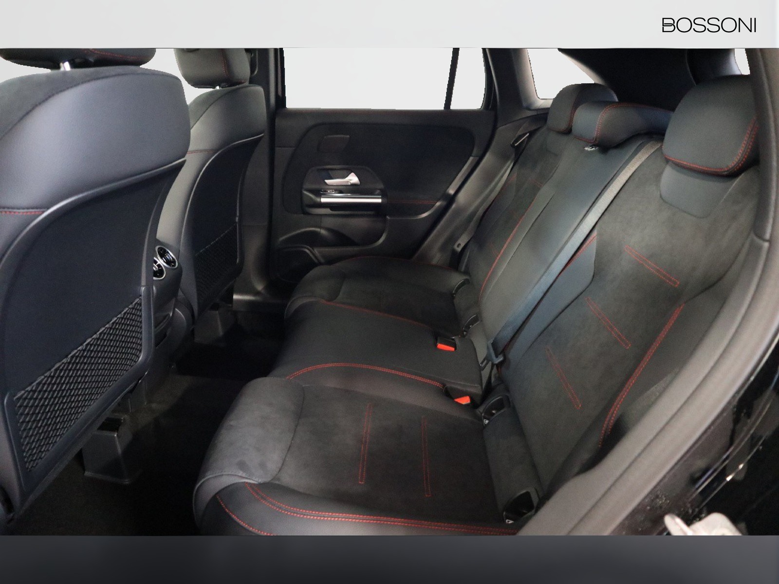 8 - Mercedes GLA 200 d amg line premium 8g-dct