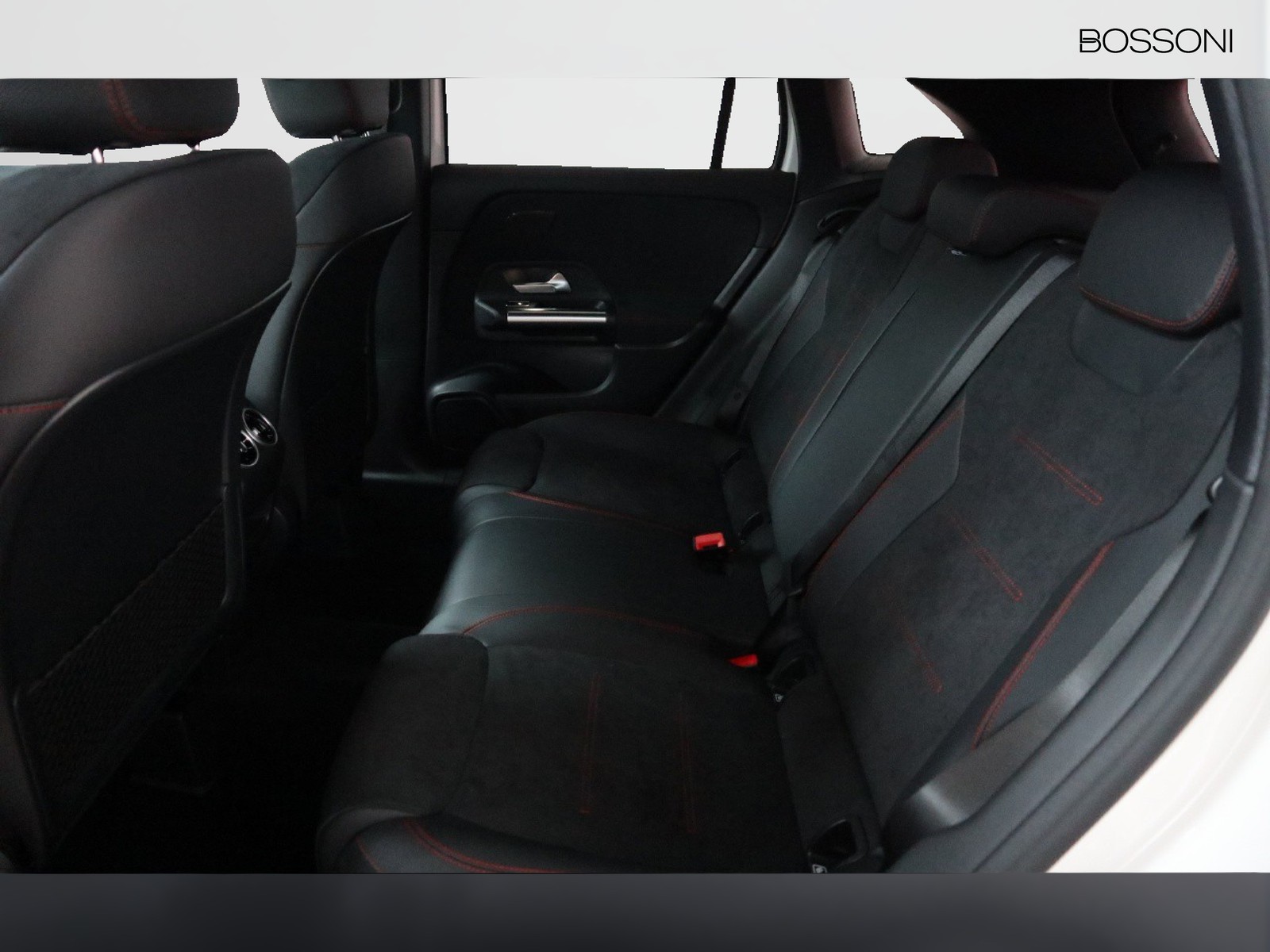 8 - Mercedes GLA 200 d amg line premium 4matic 8g-dct