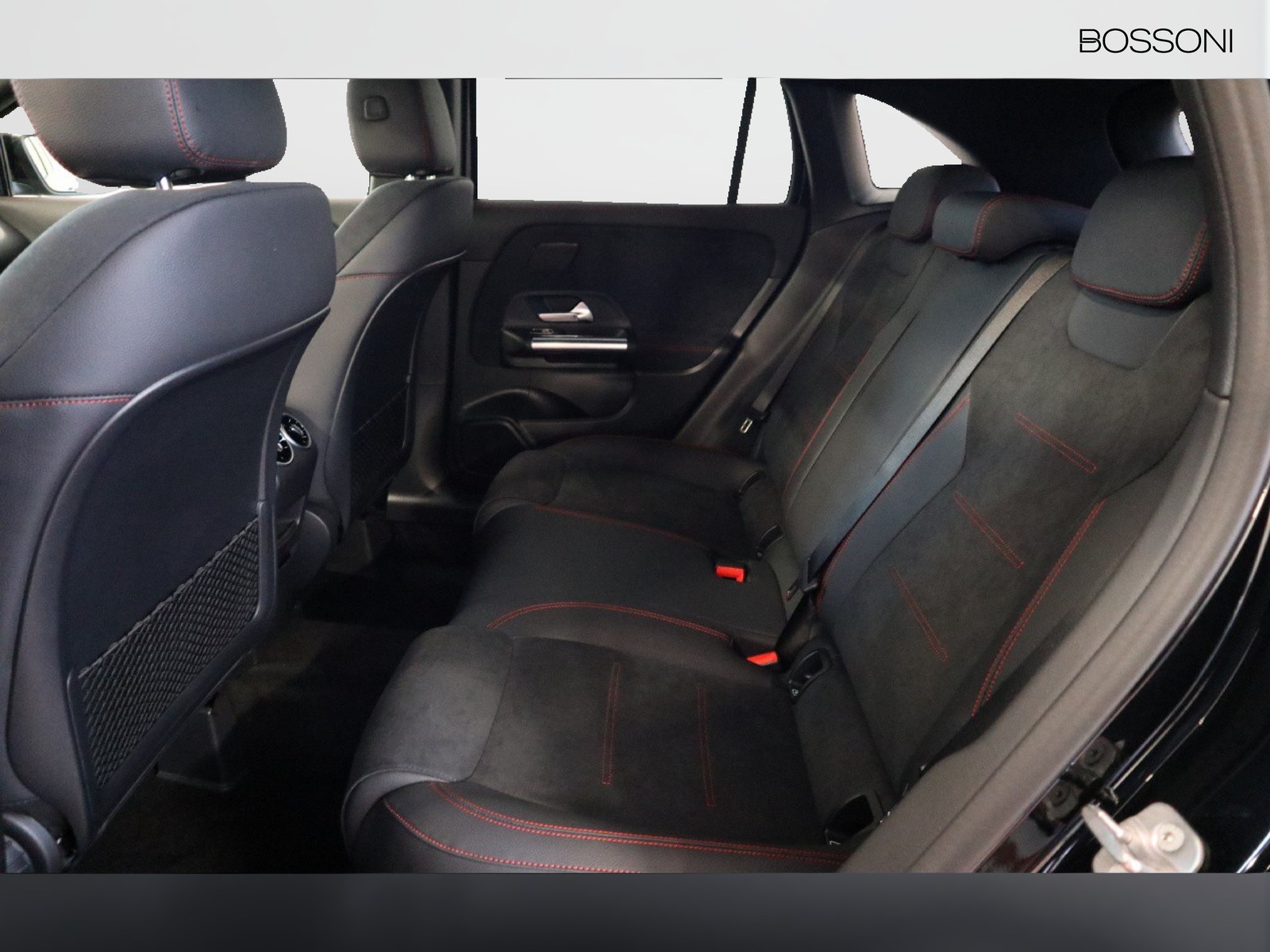 8 - Mercedes GLA 200 d amg line premium 4matic 8g-dct