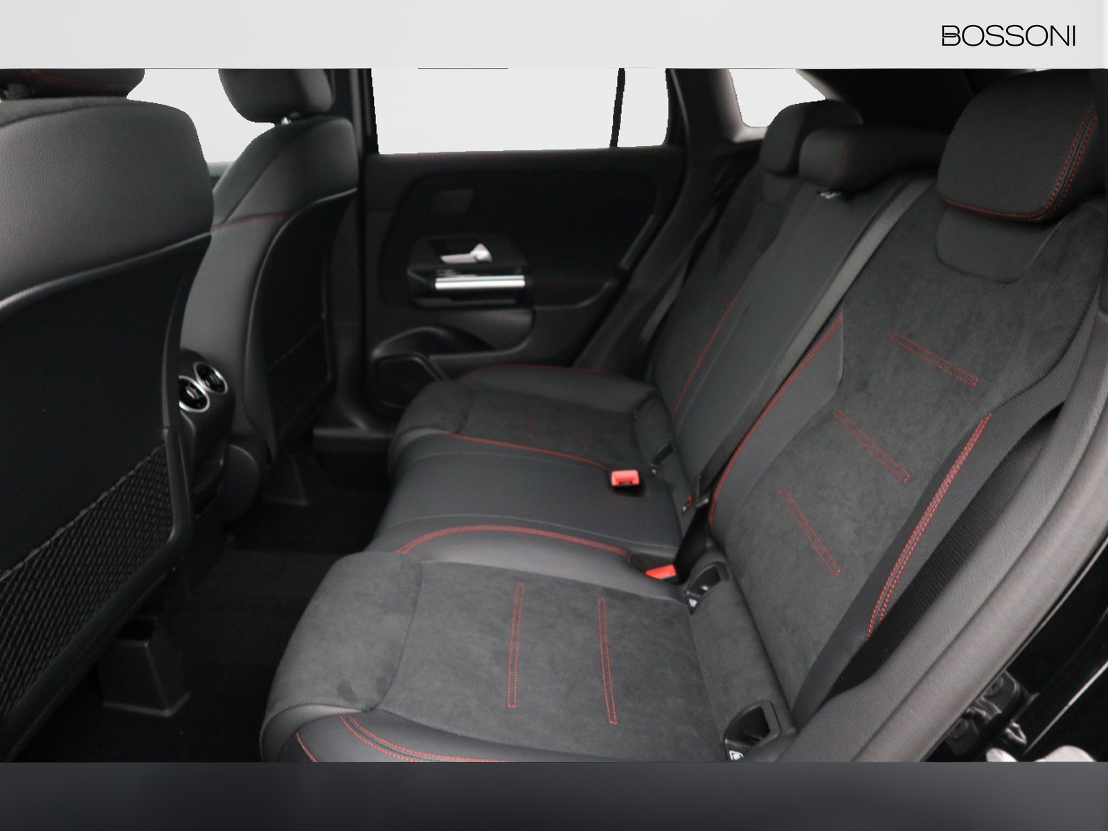 8 - Mercedes GLA 200 d amg line premium 4matic 8g-dct